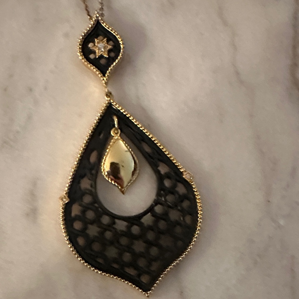 Beautiful Elegant Gold and Black Pendant Necklace